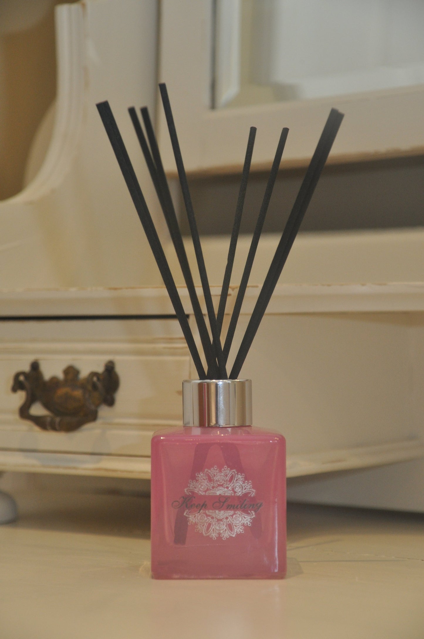 "Keep Smiling" reed diffuser